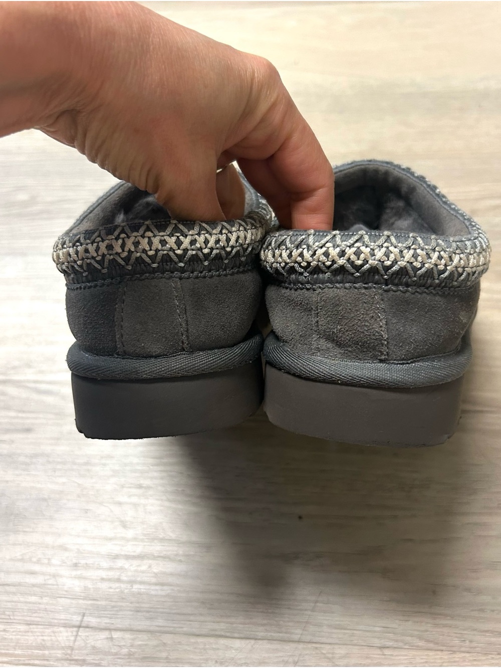UGG Tasman Slippers Women Sz 7 Gray Suede Sheepskin Slip On Cozy Comfort - Picture 7 of 13